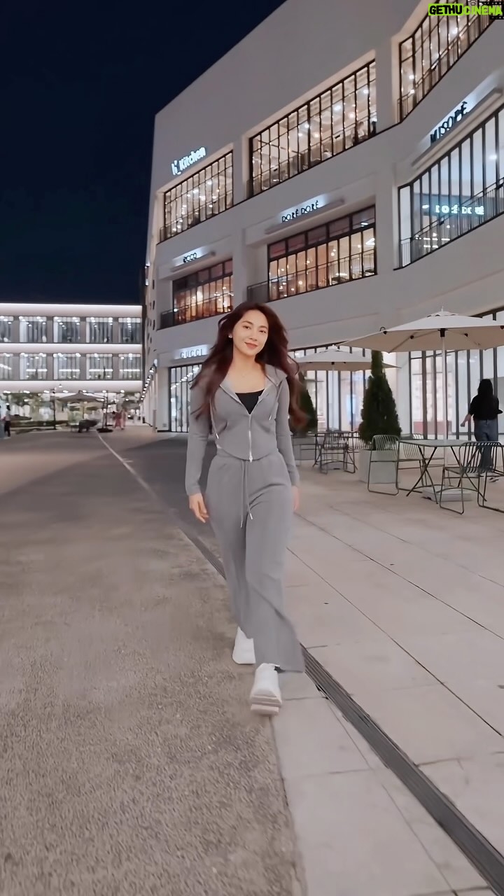 Dinda Kirana - 221K Likes - ✨🤏🏼👀