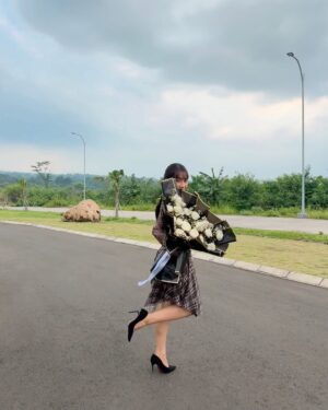 Dinda Kirana Instagram - carrying happiness, one step at a time šļø