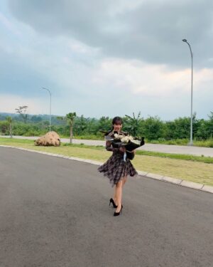 Dinda Kirana Instagram - carrying happiness, one step at a time šļø