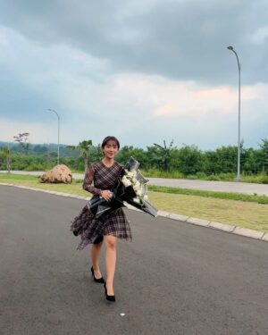 Dinda Kirana Instagram - carrying happiness, one step at a time šļø