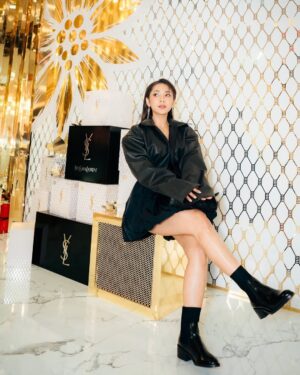 Dinda Kirana Instagram - Golden moments at #YSLHoliday Winter Fantasy Event ā embracing elegance with every sip ⨠@yslbeauty #YSLBeautyID
.
stylist @revashion
hair @studiok.id @kieferlippens
photographer @snap.nuel
