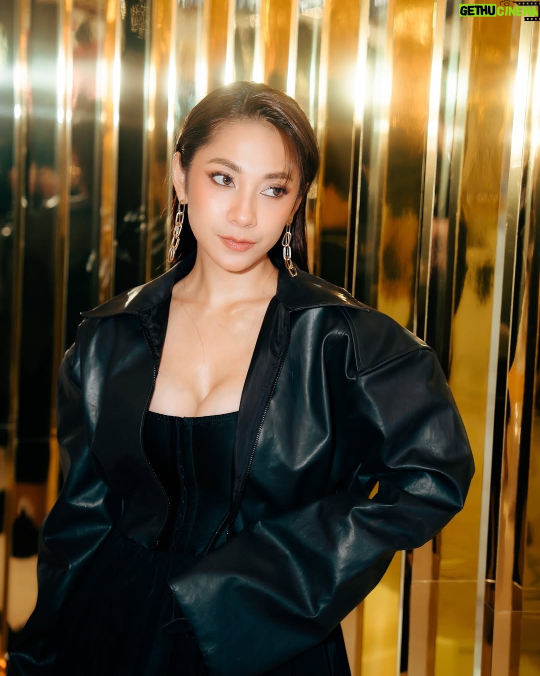 Dinda Kirana - 57.6K Likes - Golden moments at  #YSLHoliday Winter Fantasy Event — embracing elegance with every sip ✨ @yslbeauty #YSLBeautyID 
.
stylist @revashion 
hair @studiok.id @kieferlippens 
photographer @snap.nuel
