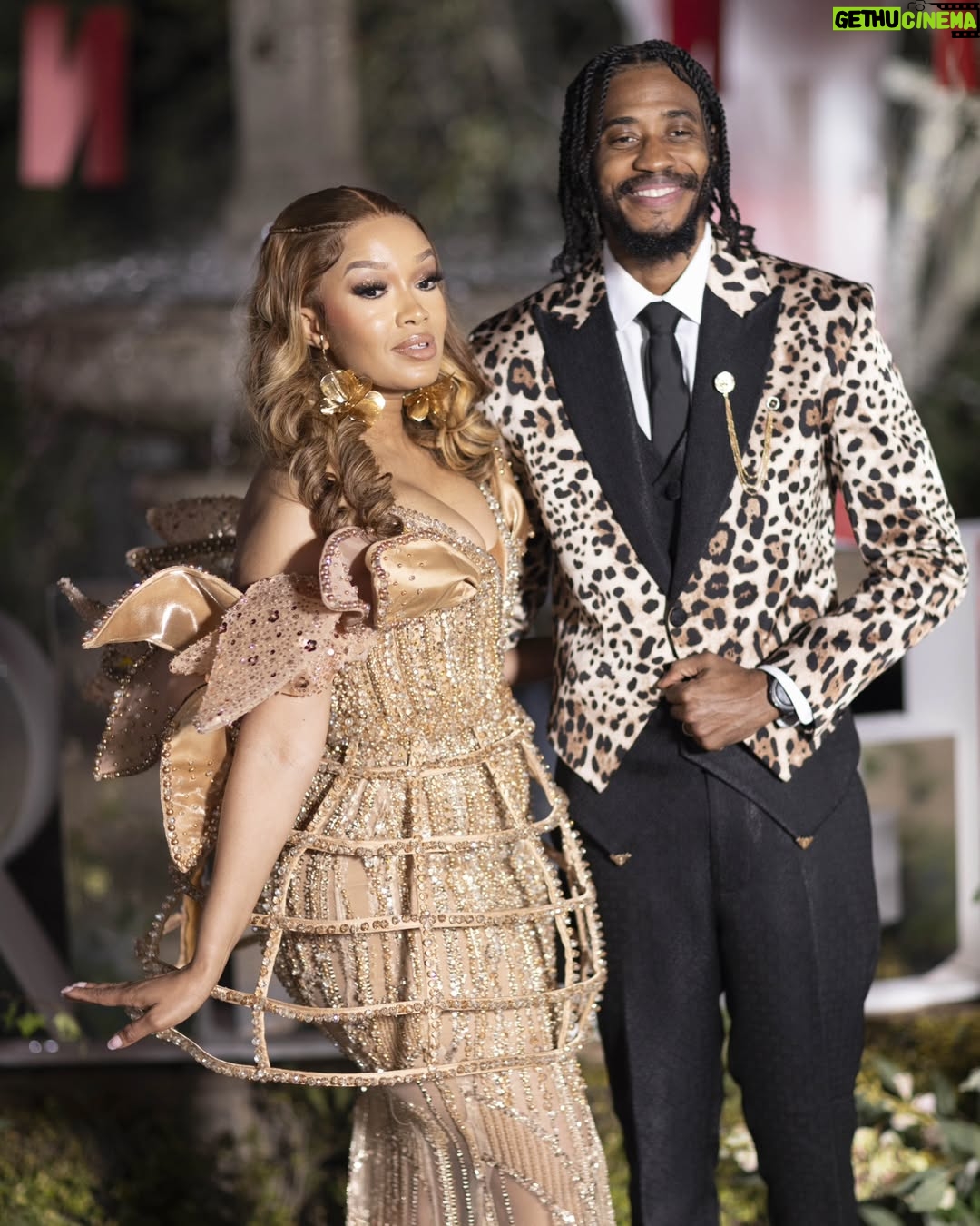 Dineo Langa - 114.7K Likes - Lord & Lady Langa... 😍

I love how this guy indulges my romantic & whimsical moments. Ngisasho namanje, best Husband emhlabeni.

Suit & Dress: @portoflng 
Glam: @preciousxabamakeup @hlayisani.cm 
📸: @handsomeofficialstudios_ig