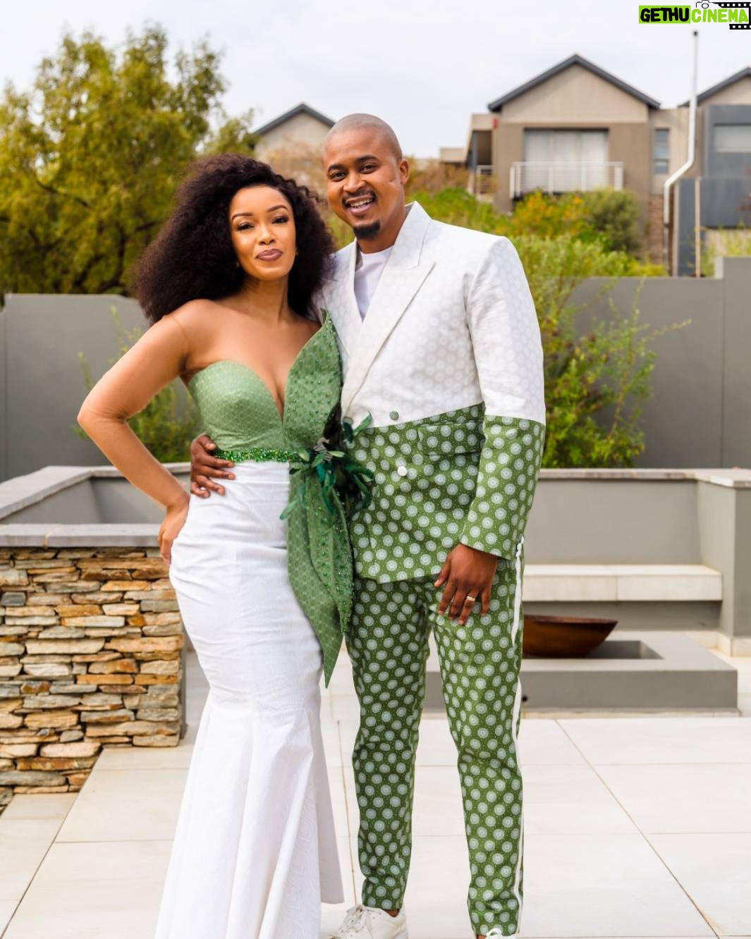 Dineo Langa - 100.8K Likes - Ba ha Molefe attended the Phakathwayo wedding airing this evening on @sabc3 at 7PM via #TheEstateOn3 

Question is... Did they attend together and make up or nah?

Threads🧵(suit and dress) from @portoflng
📸: @sibusisomtshaliphotograp 

Catch every moment tonight on @sabc3 at 7PM. #TheEstateOn3