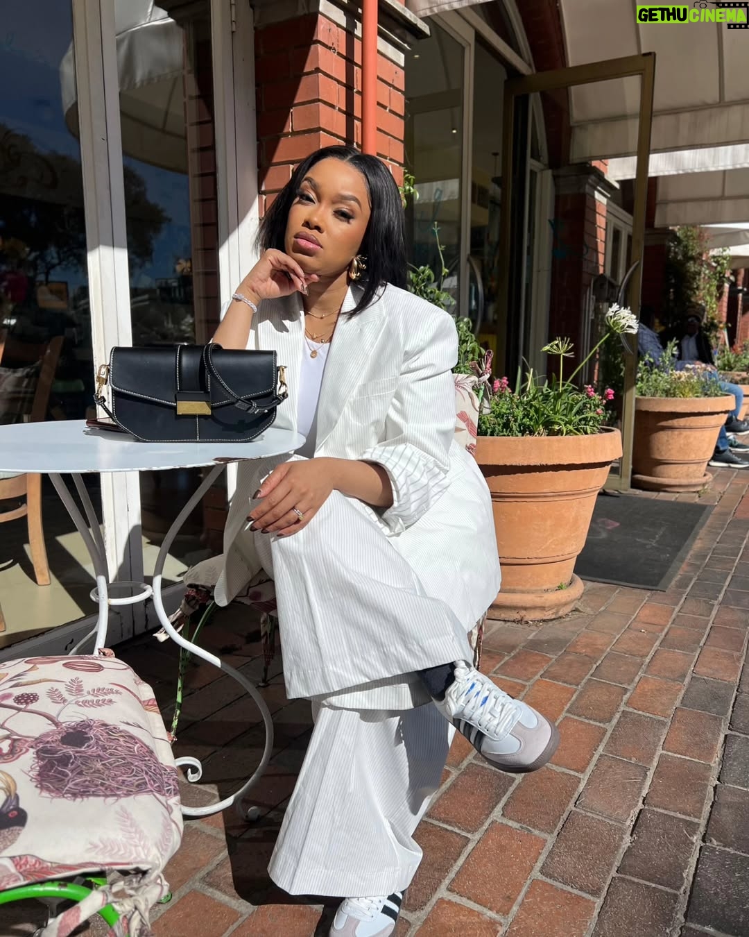 Dineo Langa - 58.4K Likes - Very mindful... Very demure... Very cutesy...

👑👑👑