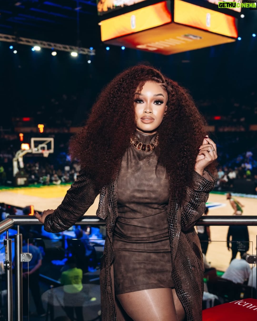 Dineo Langa - 58.7K Likes - Let's end Sunday off well, shall we?!

My Husband's wife bro... 🤞🏼🤞🏼🤞🏼

📸 @rtc_studios 

HENNESSY Courtside Experience
