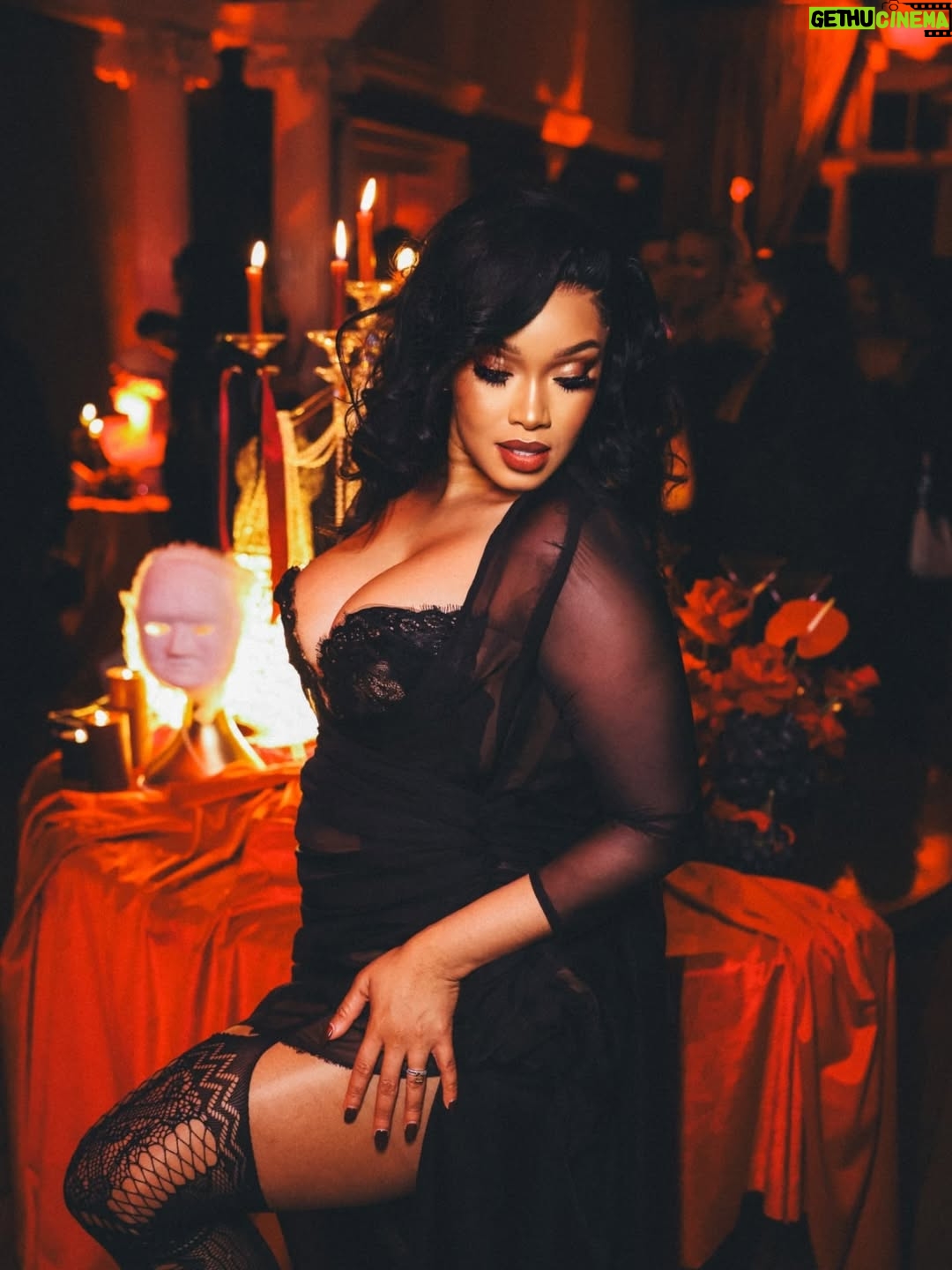 Dineo Langa - 47.2K Likes - Stepped outta the usual and honoured the invite for the new season of Fatal Seduction...

Boy, did we have a time!!!

📸: @kelvin_tanakaphotography & @naledi.further 
👗: @amkelojiyane 
👑: @hlayisani.cm