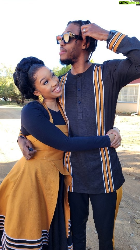 Dineo Langa - 103.5K Likes - A couple that's been married for 4 whole YEARS 😜😜😜bebashadisa abanye not so long ago. Been about ya and I'm still about ya @solontsizwa 😘😘😘

Get you a girl that looks at you like this! 🤭😛🤭😛

Fits: @portoflng