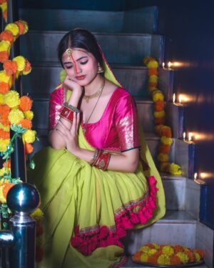 Dipika Rana Instagram - ❤️महापर्व छठ है आया
खुशियों की सौगात लाया
उल्लास कण-कण में समाया
छठ पूजा की हार्दिक शुभकामनाएं🙏🏻
Edit by :- @u_c_edits
#happychhathpuja #chhathpuja