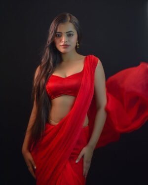 Dipika Rana Instagram - Khubsurat ❤️
📷Photo edit :- @work_by_vortex
#khubsurat #streetstyle #saree #photoshoot #feed #dipikarana