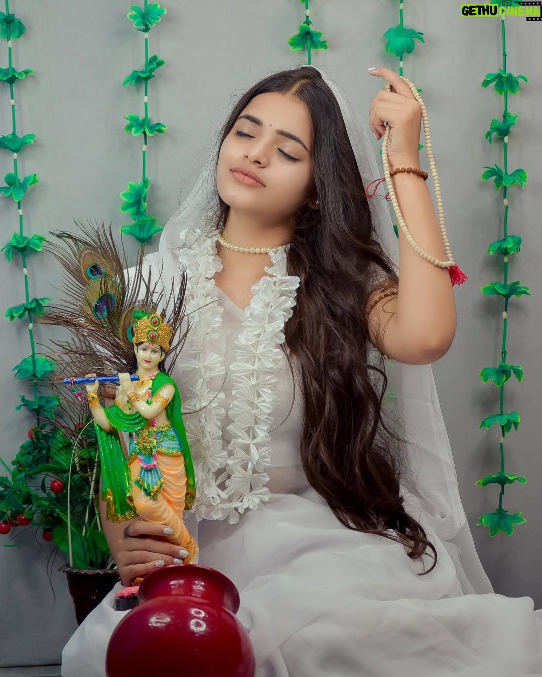 Dipika Rana - 23.6K Likes - Ek Radha, Ek Meera 🦚❤️ 

Photo edit by :- @work_by_vortex 

#radha #meera #krishna #post #feed #instagram #love