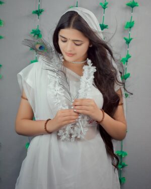 Dipika Rana Instagram - Ek Radha, Ek Meera 🦚❤️
Photo edit by :- @work_by_vortex
#radha #meera #krishna #post #feed #instagram #love