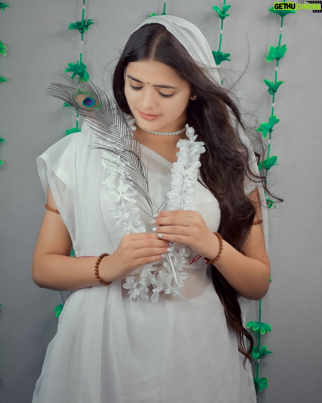 Dipika Rana - 23.6K Likes - Ek Radha, Ek Meera 🦚❤️ 

Photo edit by :- @work_by_vortex 

#radha #meera #krishna #post #feed #instagram #love