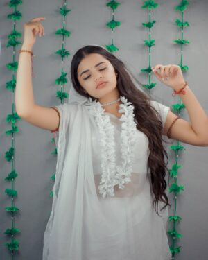 Dipika Rana Instagram - Ek Radha, Ek Meera 🦚❤️
Photo edit by :- @work_by_vortex
#radha #meera #krishna #post #feed #instagram #love