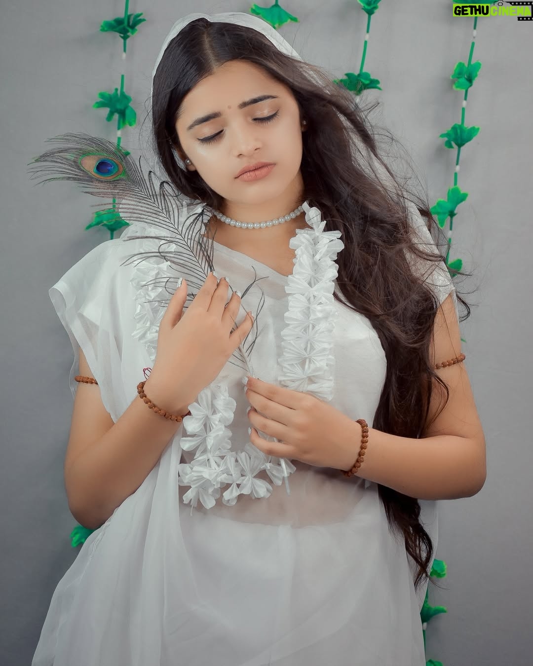 Dipika Rana - 23.6K Likes - Ek Radha, Ek Meera 🦚❤️ 

Photo edit by :- @work_by_vortex 

#radha #meera #krishna #post #feed #instagram #love