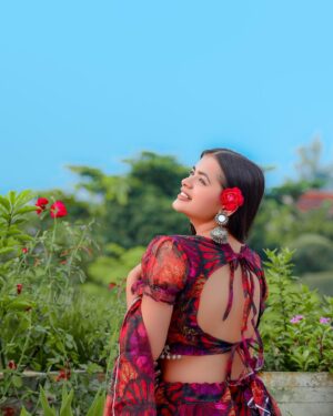 Dipika Rana Instagram - ❤️ Beautiful Lehenga From :- @the_style_hub14
📷Photo edit, by :- @work_by_vortex
#newpost #feed #dipikarana