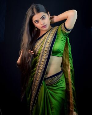 Dipika Rana Instagram - Angaaron ka amber sa lagta h mera saami 💚🙈
Editor :- @u_c_edits
#newpost #instagram #feed #pic #saree #fashion #dipikarana #dipikalians