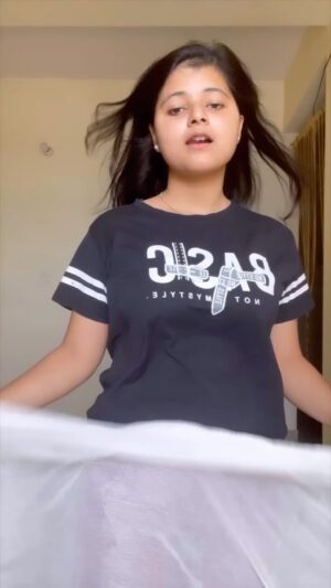 Disha Seth Instagram - How’s it?🤔❤️🤭
