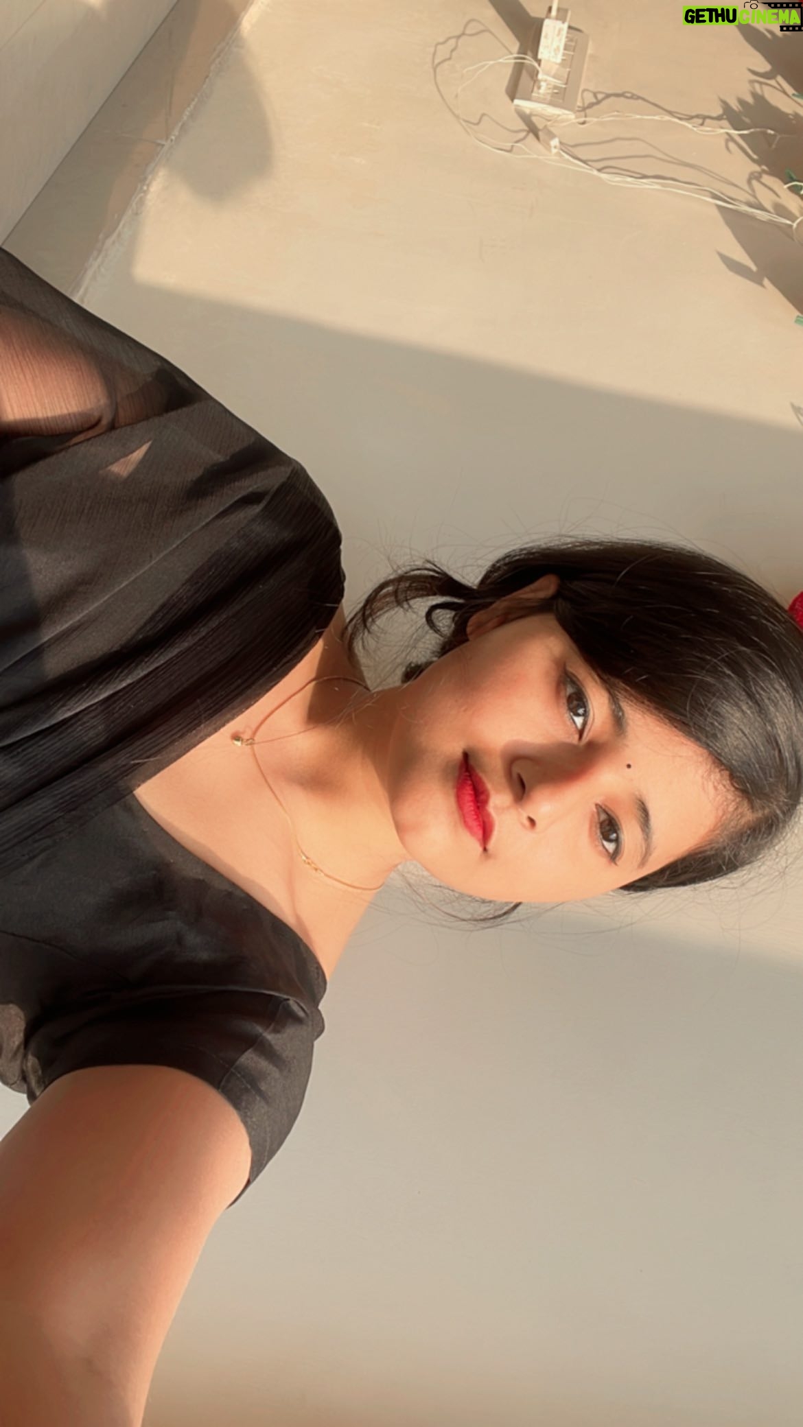 Disha Seth - 120K Likes - Plezzz 🙏🏻🙏🏻
