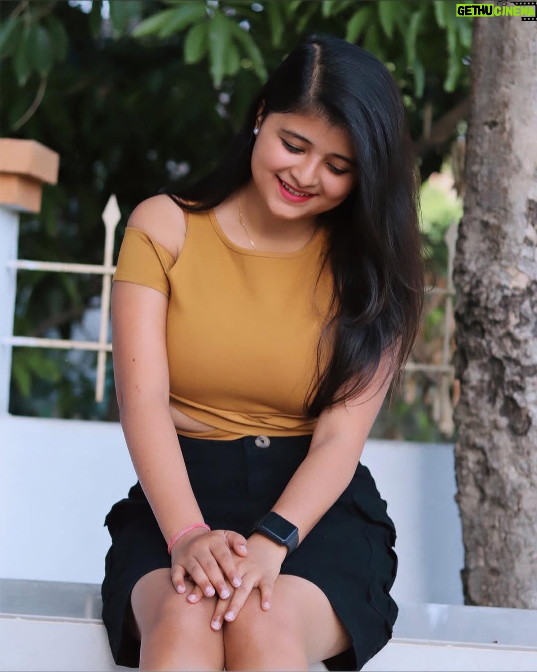 Disha Seth - 108.9K Likes - 🧡
