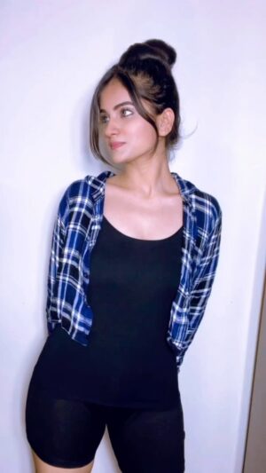 Divya Chanana Instagram - Laila😍
#reels #reelitfeelit #reelkarofeelkaro #divyachanana #kbye #slomovideo