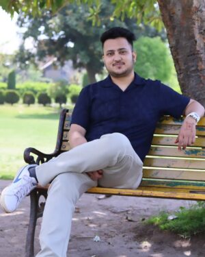 Divya Chanana Instagram - Paradise on Earth 🧿❤️ 
@hydra_hrishav 
.
.
.
.
.
.
.
.
.
#kashmir #divya #hrishav #newlywed #marraigevibes #dishav #love