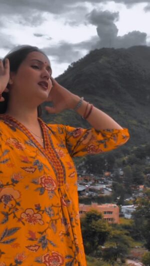 Divyaa Chauhan Instagram - Last m lyrics 🤣🤣