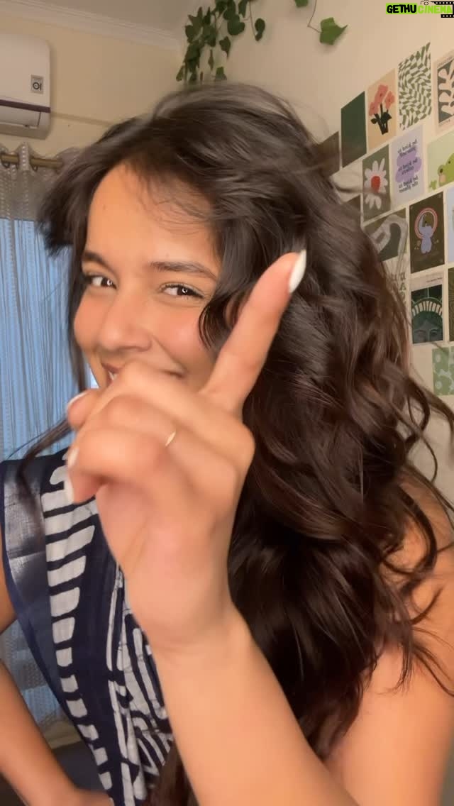 Divyanshi Jaiswal - 2.3K Likes - When this song came out, I used imagine performing it on a big stage… 
Well, that didn’t happen🤷🏻‍♀️
so here’s me performing it for you all on Instagram instead. 
Close enough, right?
.
.
.
.
.
#rowdyrathore #chammakchallo #dance #bollywoodsongs