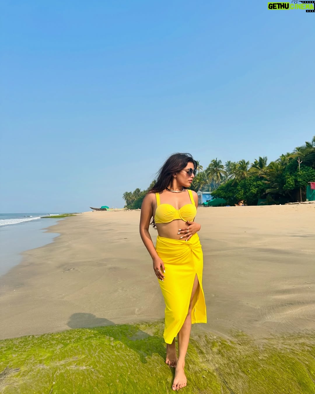 Divyanshi Jaiswal - 3.6K Likes - Surajmukhi who? 🌻