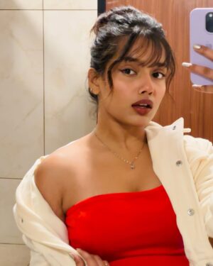 Divyanshi Jaiswal Instagram - The last video is me walking into his life with a new problem🤪