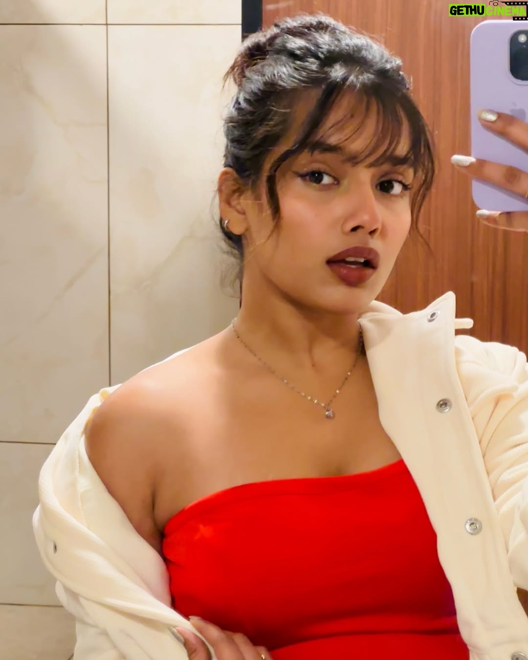 Divyanshi Jaiswal - 2.3K Likes - The last video is me walking into his life with a new problem🤪