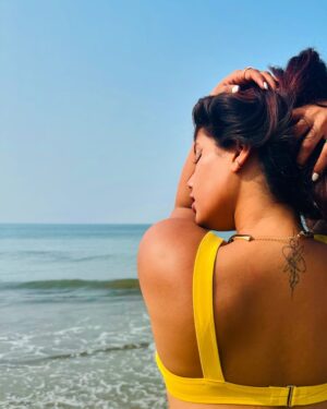 Divyanshi Jaiswal Instagram - Surajmukhi who? 🌻