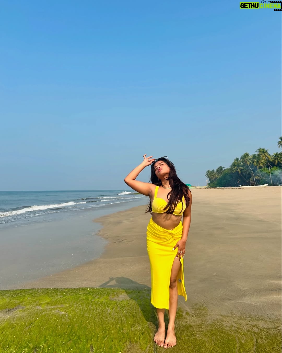 Divyanshi Jaiswal - 3.6K Likes - Surajmukhi who? 🌻
