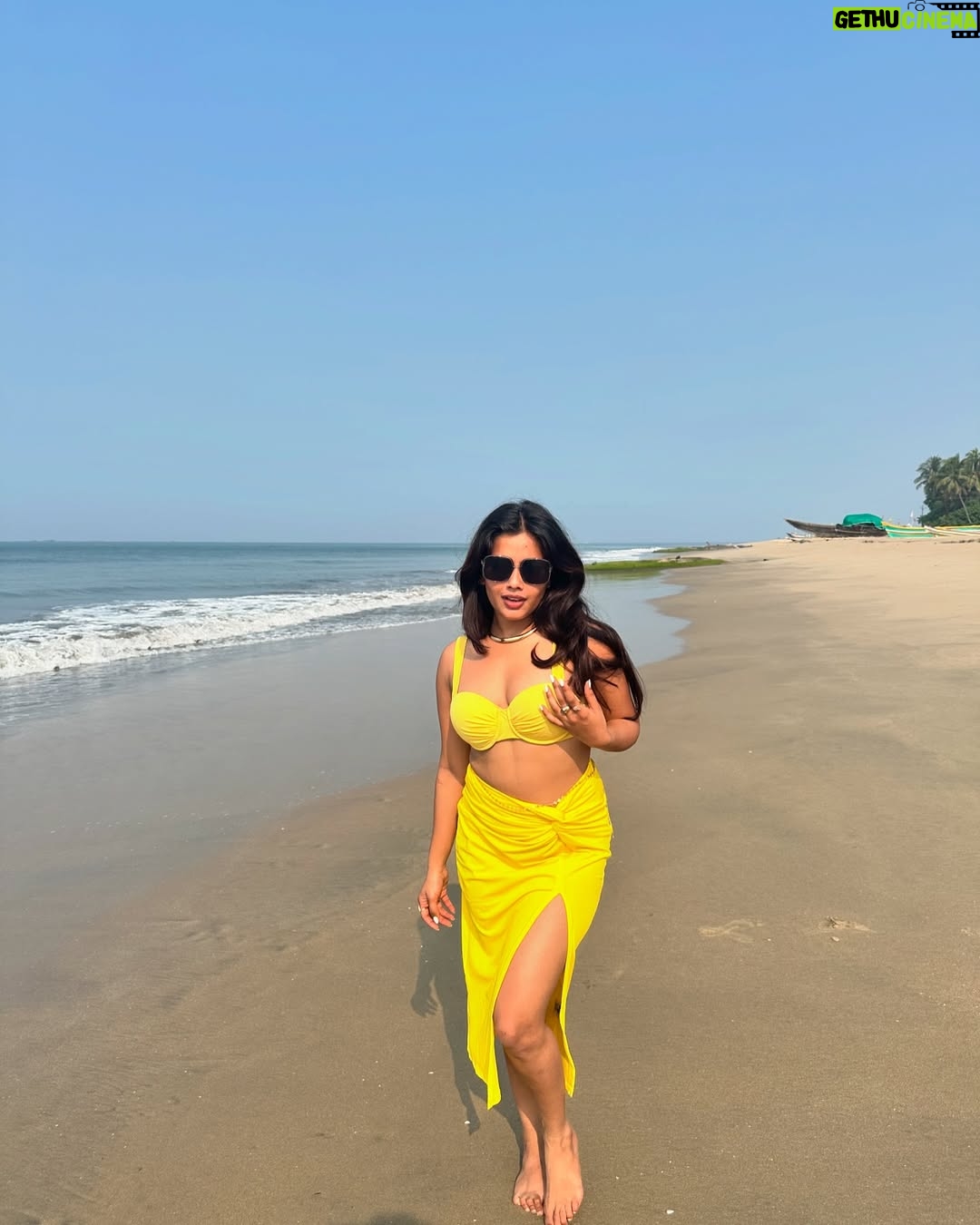 Divyanshi Jaiswal - 3.6K Likes - Surajmukhi who? 🌻
