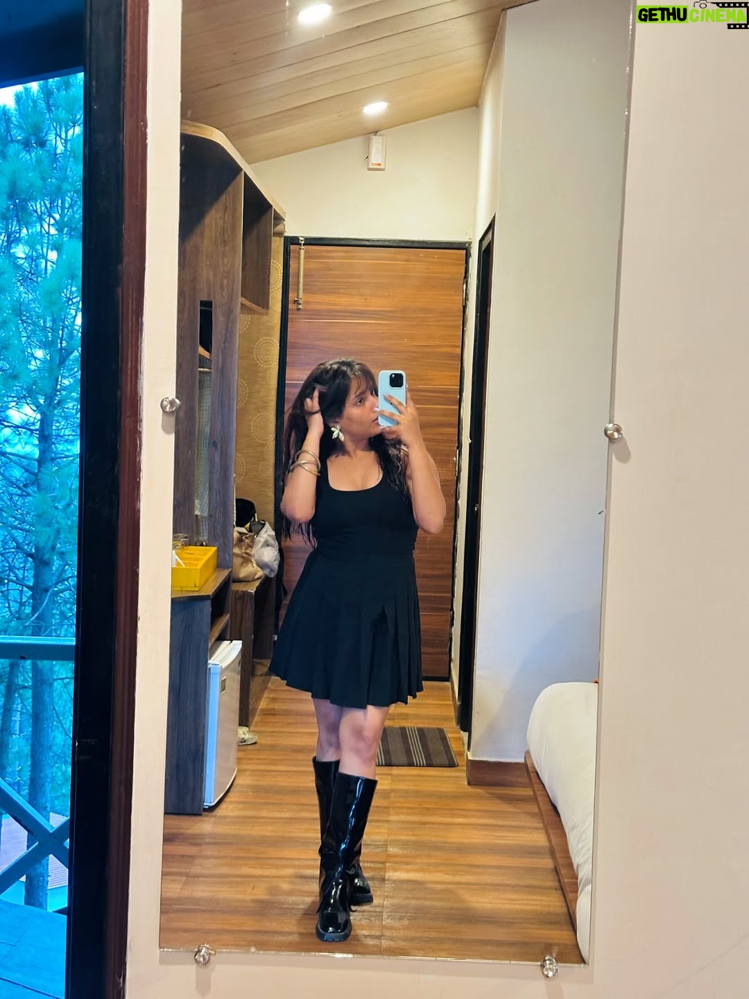 Divyanshi Jaiswal - 1.7K Likes - I love small getaways from reality 🤌🏼
Lansdowne was peaceful and honestly, just what I needed.
Such a beautiful experience.🌼