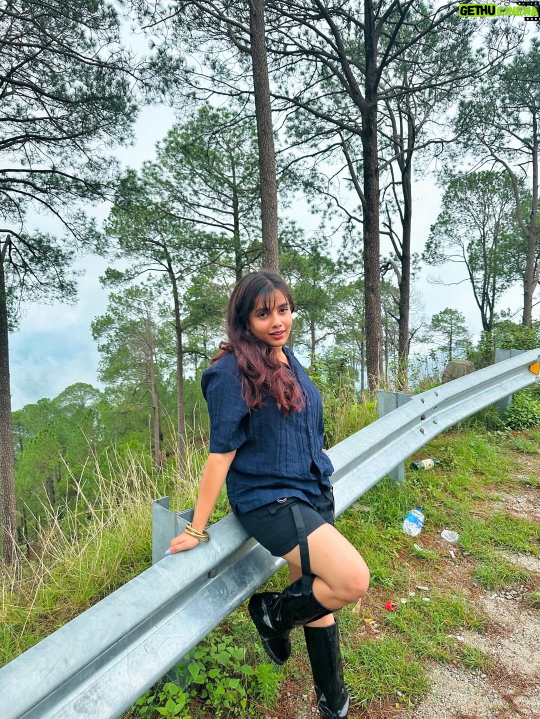 Divyanshi Jaiswal - 1.7K Likes - I love small getaways from reality 🤌🏼
Lansdowne was peaceful and honestly, just what I needed.
Such a beautiful experience.🌼