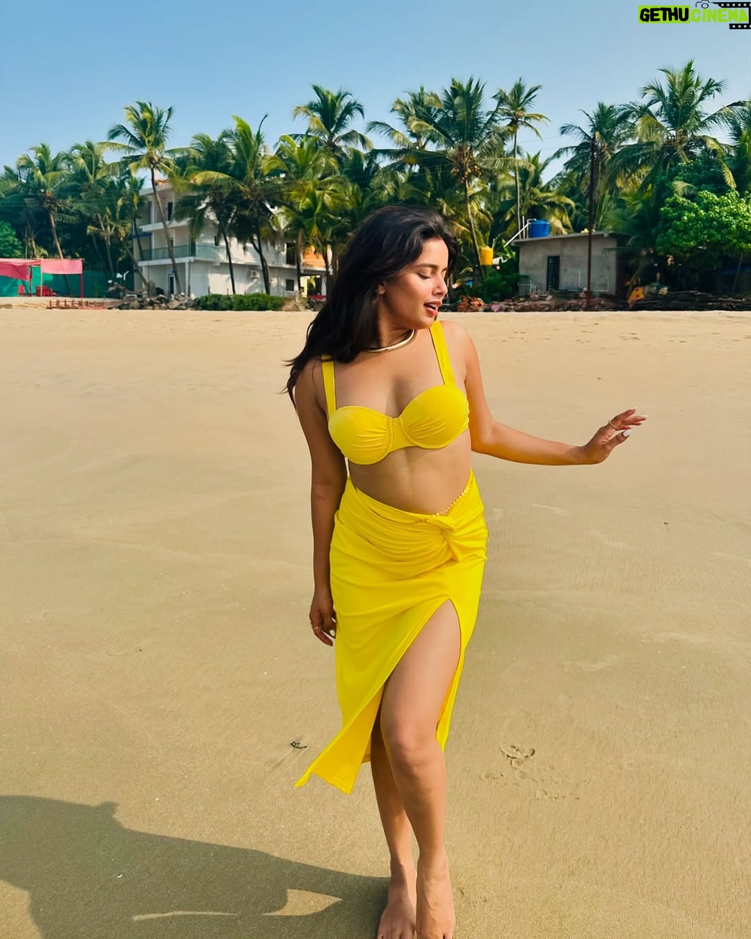 Divyanshi Jaiswal - 3.6K Likes - Surajmukhi who? 🌻