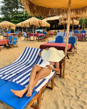 Divyanshi Jaiswal Instagram - ⛱️☀️👙🌊🤍😮💨✨