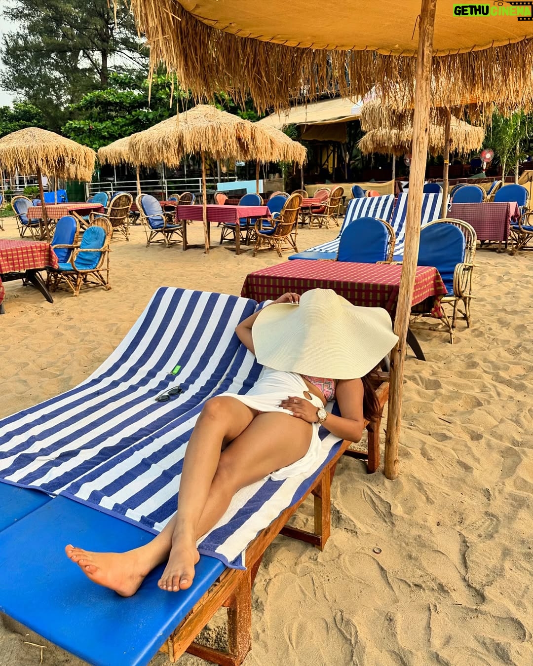 Divyanshi Jaiswal - 3.7K Likes - ⛱️☀️👙🌊🤍😮‍💨✨