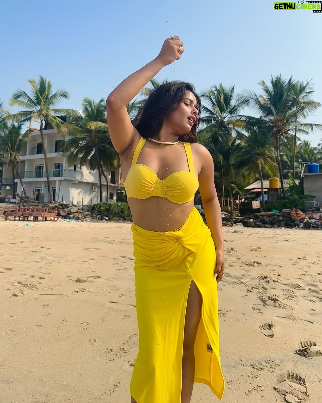 Divyanshi Jaiswal - 3.6K Likes - Surajmukhi who? 🌻