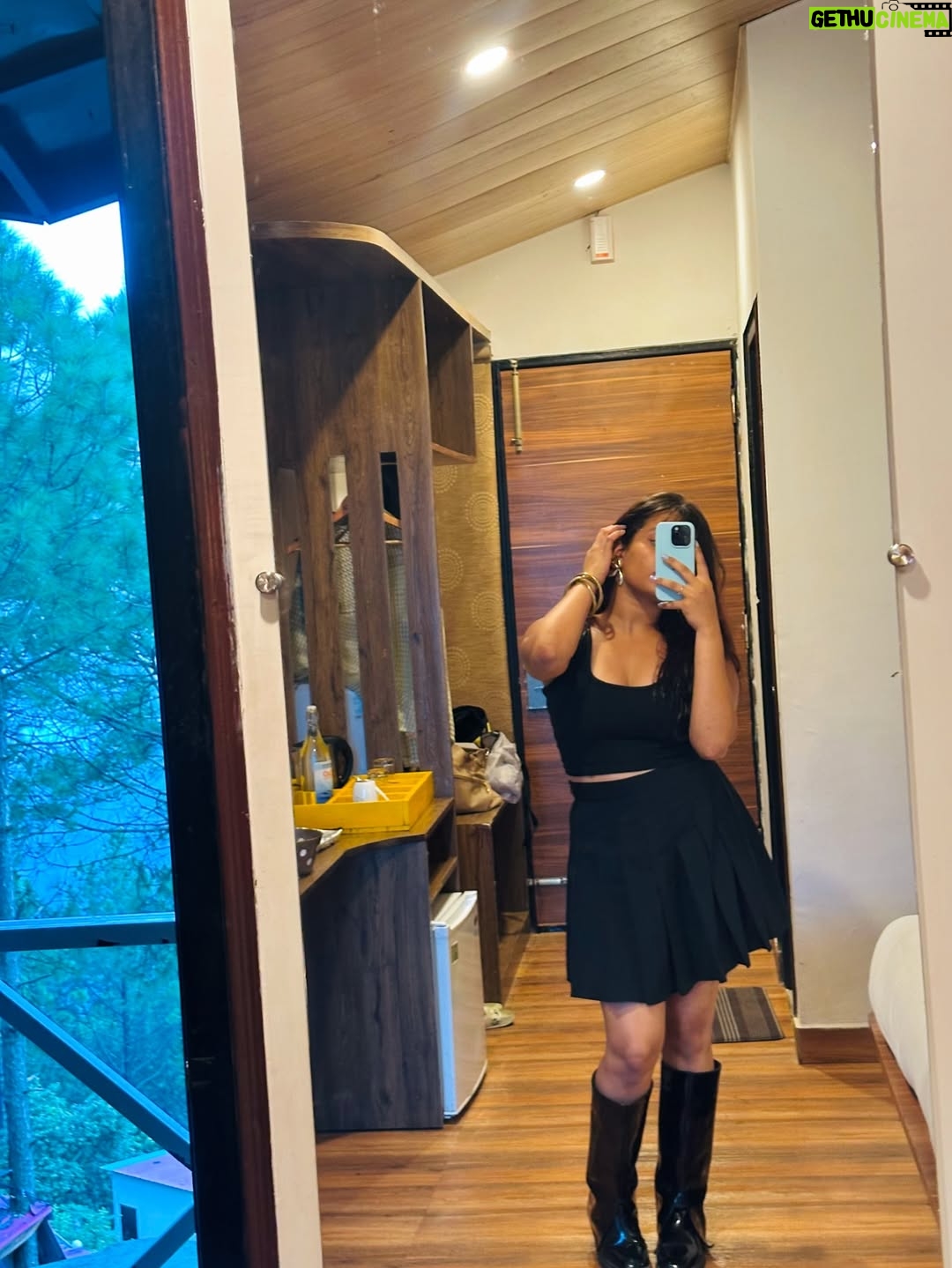 Divyanshi Jaiswal - 1.7K Likes - I love small getaways from reality 🤌🏼
Lansdowne was peaceful and honestly, just what I needed.
Such a beautiful experience.🌼
