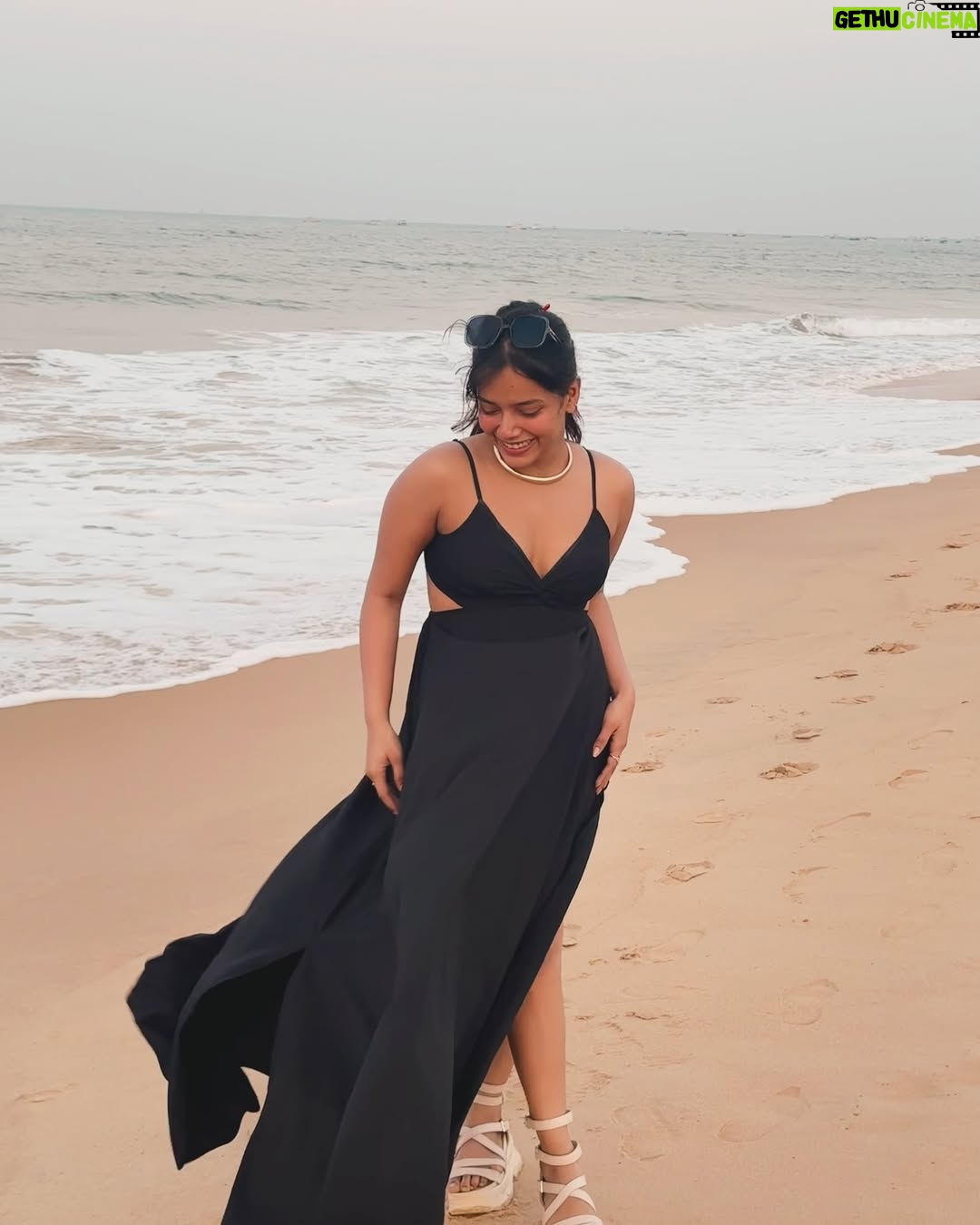 Divyanshi Jaiswal - 4.5K Likes - Morning Magic, Beach Edition ✨