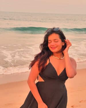 Divyanshi Jaiswal Instagram - Morning Magic, Beach Edition ✨