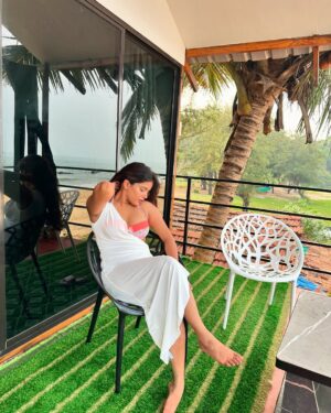 Divyanshi Jaiswal Instagram - ⛱️☀️👙🌊🤍😮💨✨
