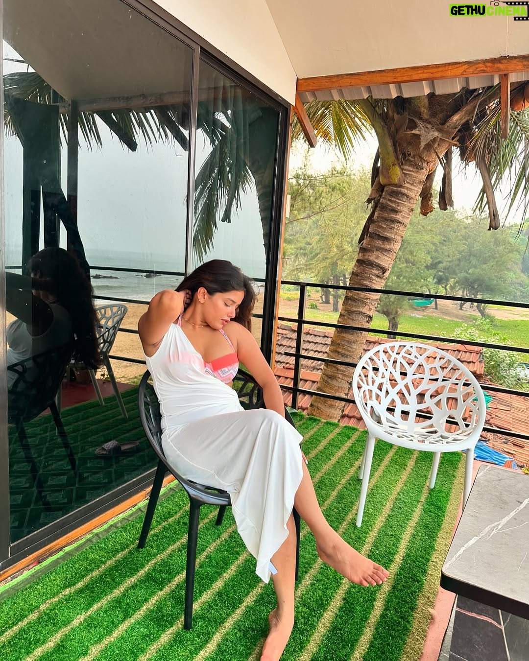 Divyanshi Jaiswal - 3.7K Likes - ⛱️☀️👙🌊🤍😮‍💨✨