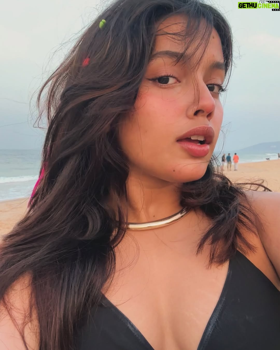 Divyanshi Jaiswal - 4.5K Likes - Morning Magic, Beach Edition ✨