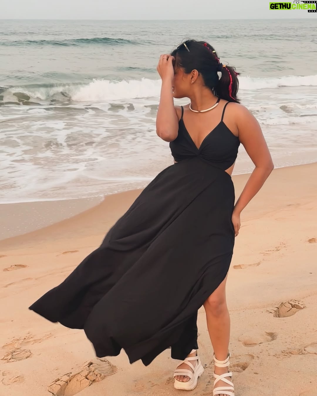 Divyanshi Jaiswal - 4.5K Likes - Morning Magic, Beach Edition ✨