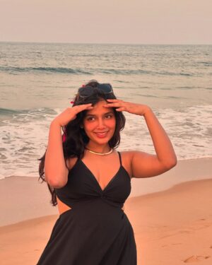 Divyanshi Jaiswal Instagram - Morning Magic, Beach Edition ✨