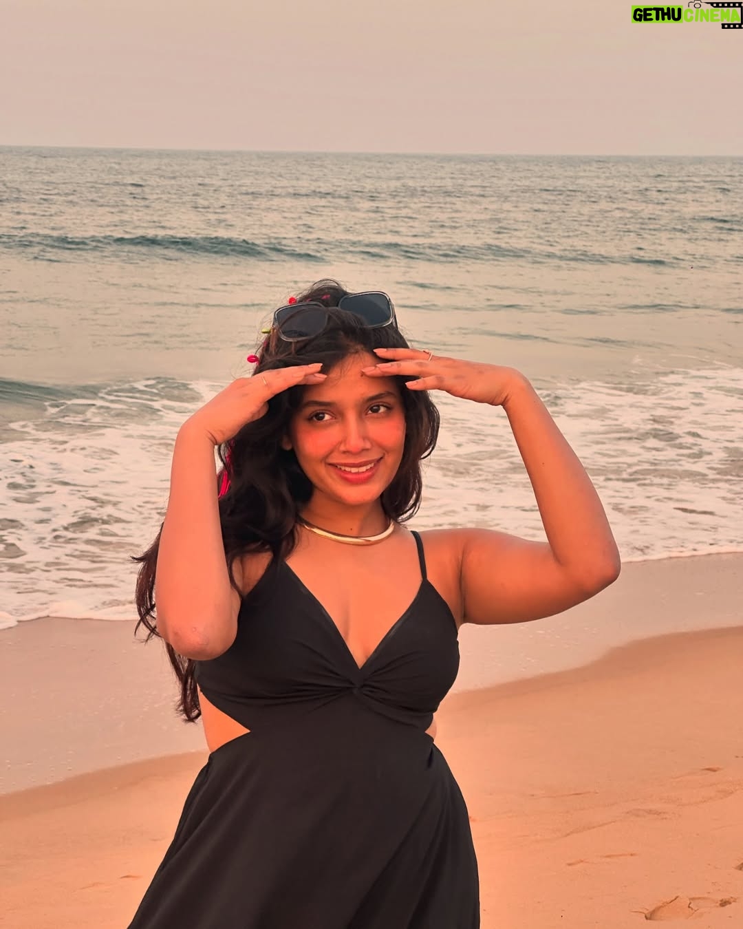Divyanshi Jaiswal - 4.5K Likes - Morning Magic, Beach Edition ✨