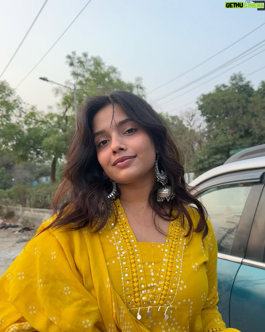 Divyanshi Jaiswal - 3.7K Likes - 🌼🙂‍↔️